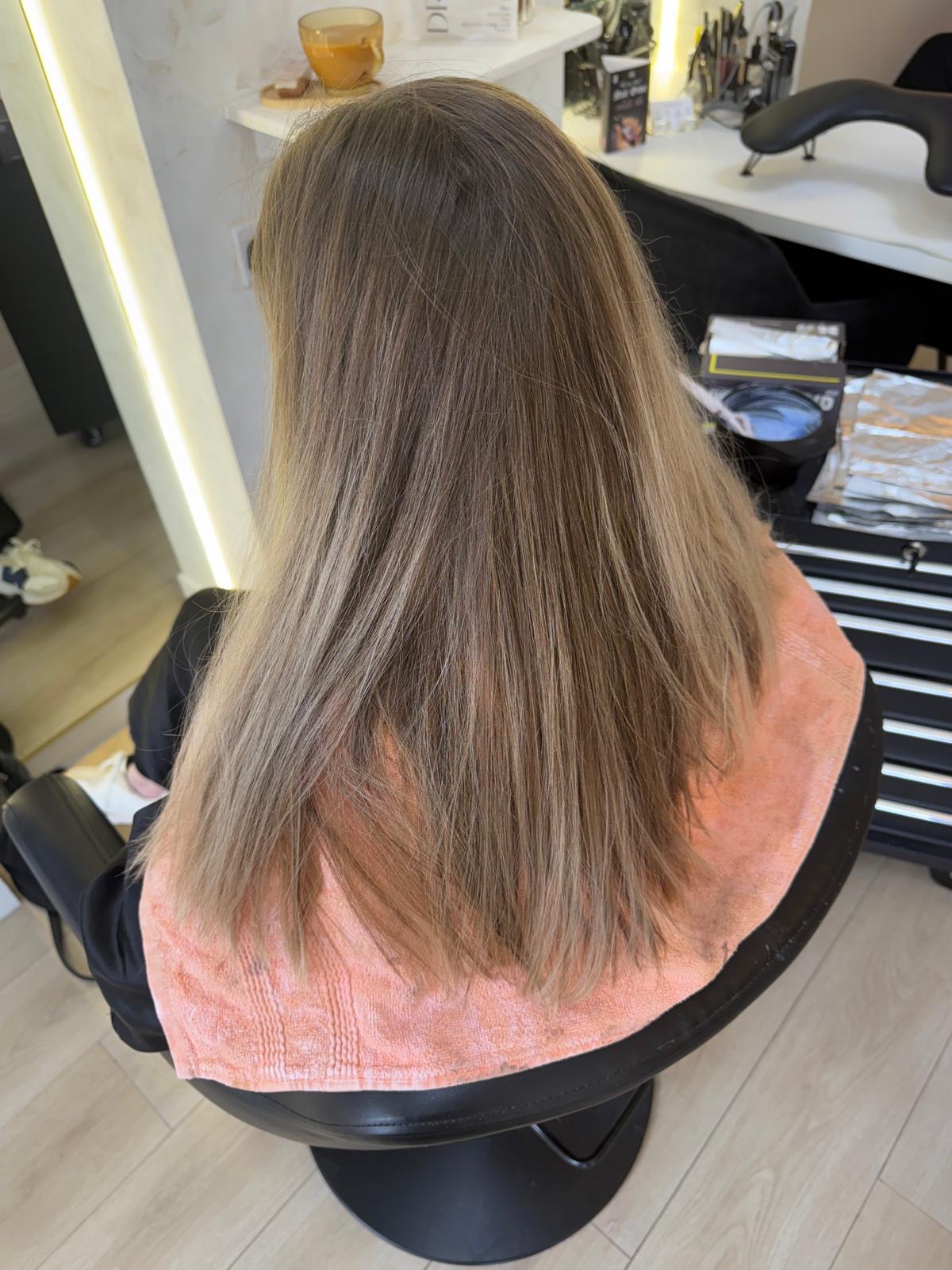 Flat mousey brown hair before colouring